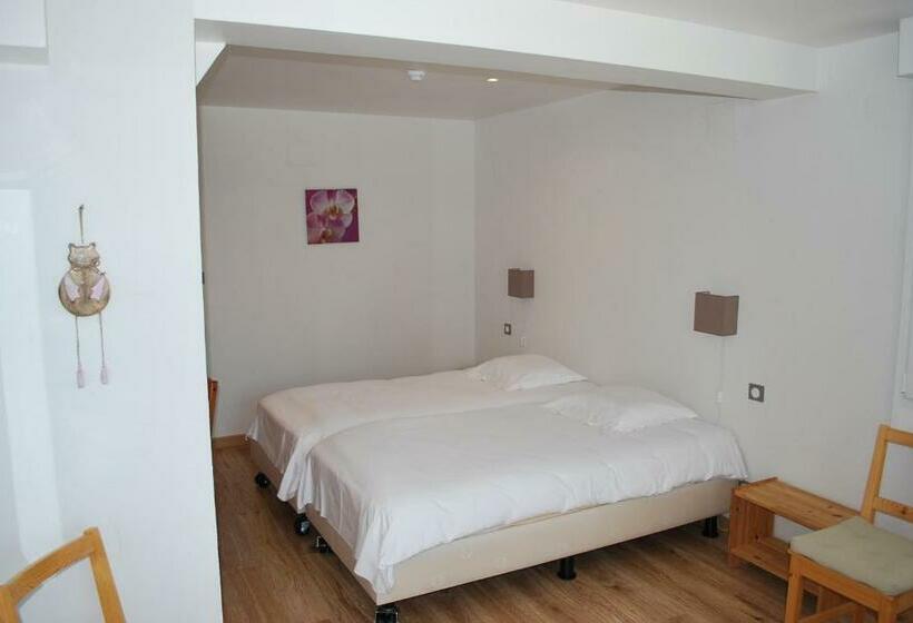 スタンダードトリプルルーム, Chambres D'hôtes Les Vignes