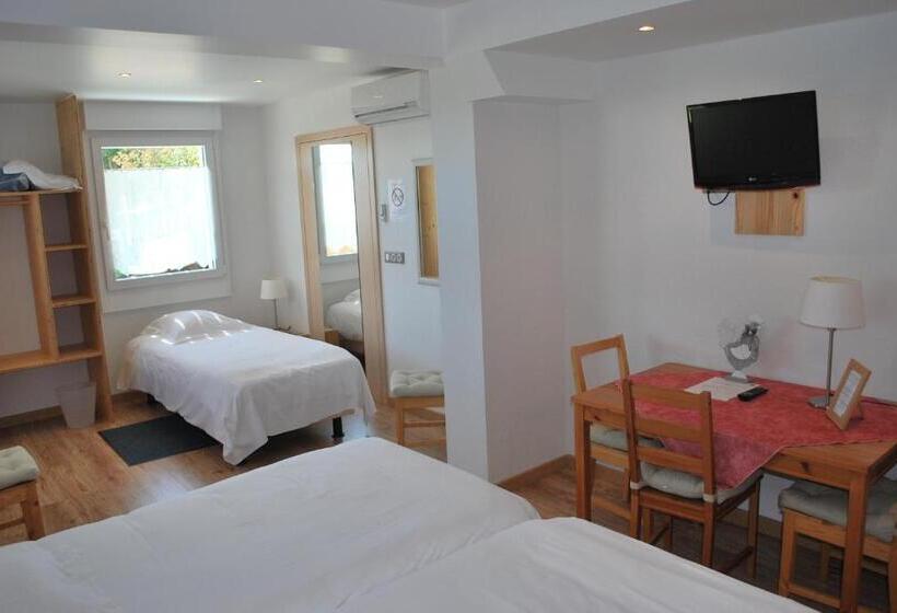 スタンダードトリプルルーム, Chambres D'hôtes Les Vignes