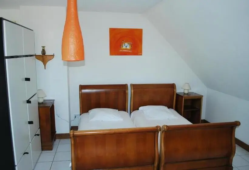 Huoneisto 1 Makuuhuone Terassi, Chambres D'hôtes Les Vignes