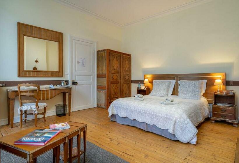 标准间, H De Surgères