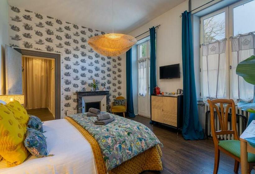 高级大房间, H De Surgères