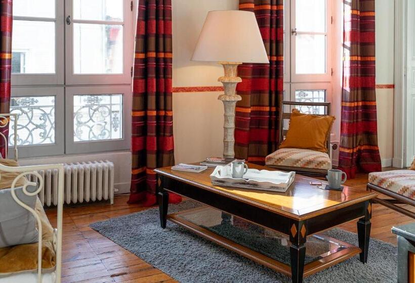 标准间, H De Surgères