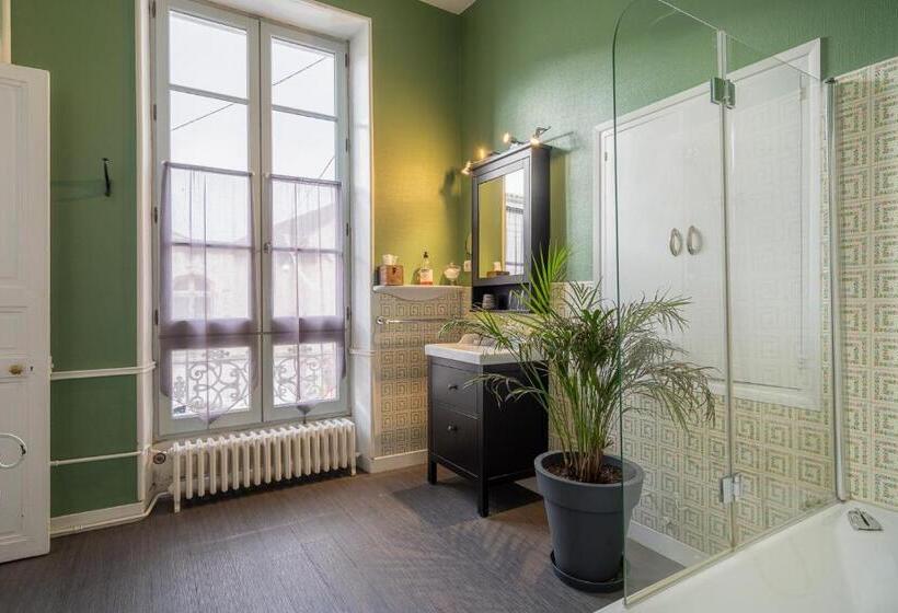 标准间, H De Surgères