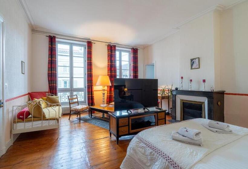 标准间, H De Surgères