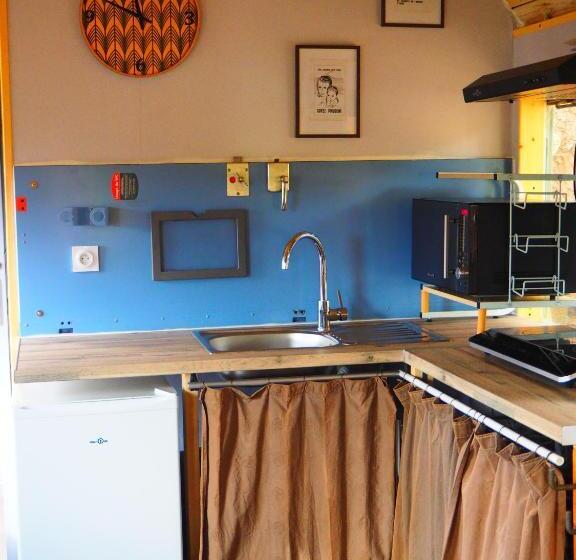 ファミリーステューディオ, La Gare De Millas Chambres D'hôtes