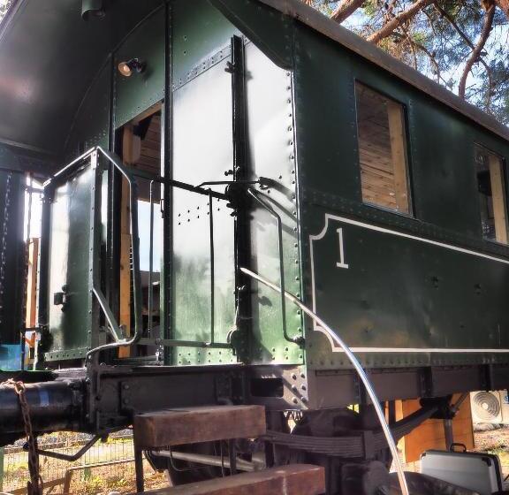 ファミリーステューディオ, La Gare De Millas Chambres D'hôtes