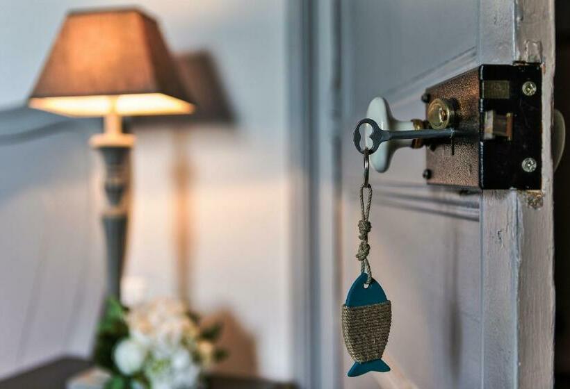 חדר סופריור נוף לבריכה, Le Petit Manoir De Kériolet