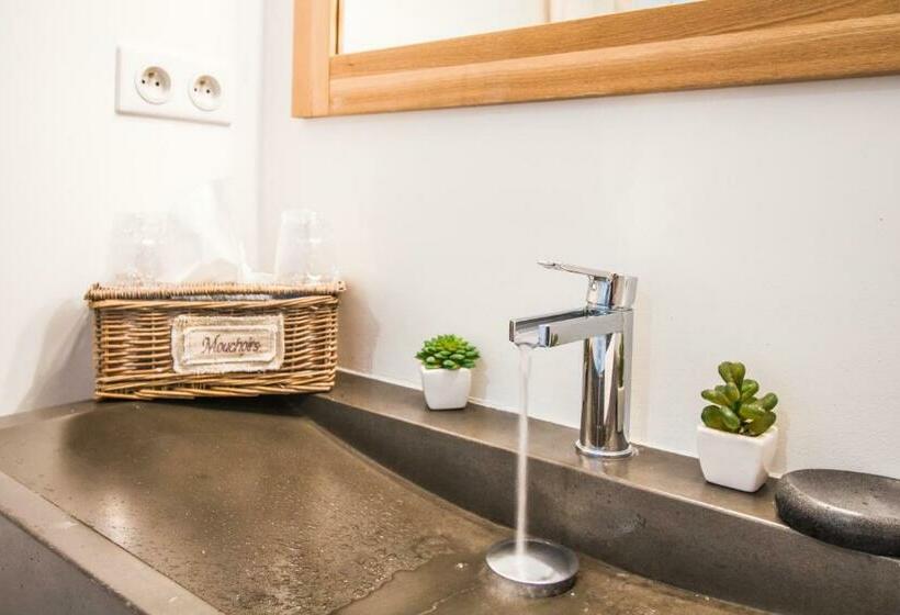 غرفة قياسية, Le Temps Des Hôtes