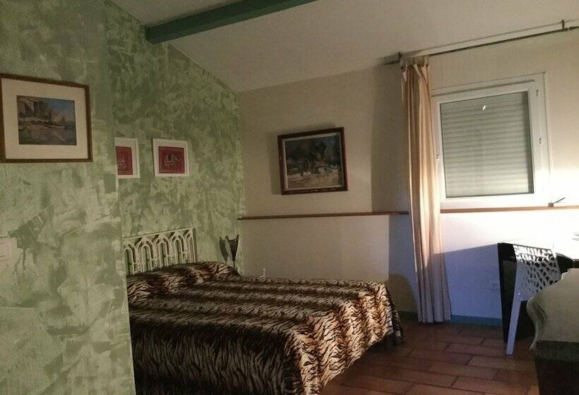 اتاق راحتی, Les Jardins Du Rebaut