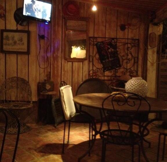 سوییت خانوادگی, Les Jardins Du Rebaut