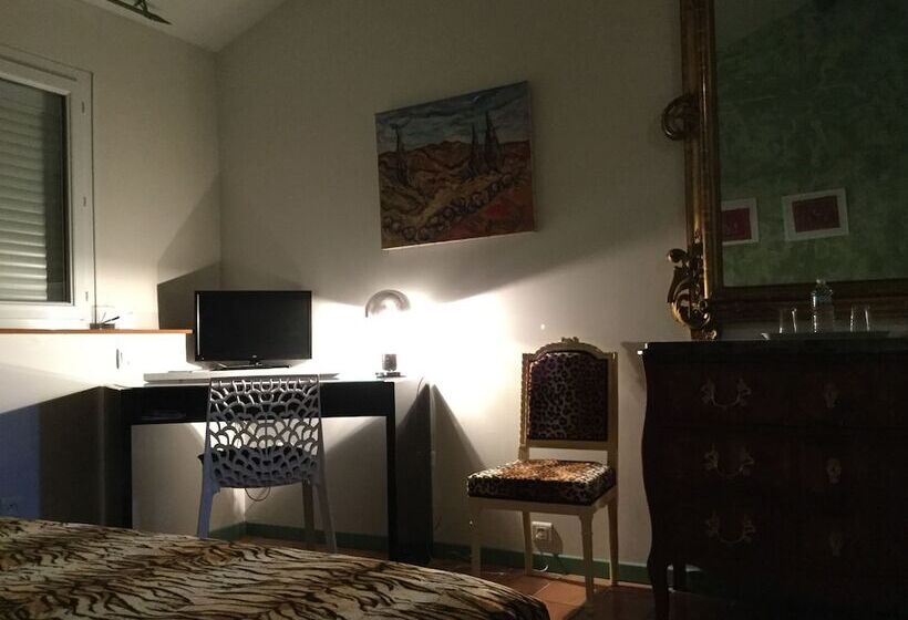 اتاق راحتی, Les Jardins Du Rebaut