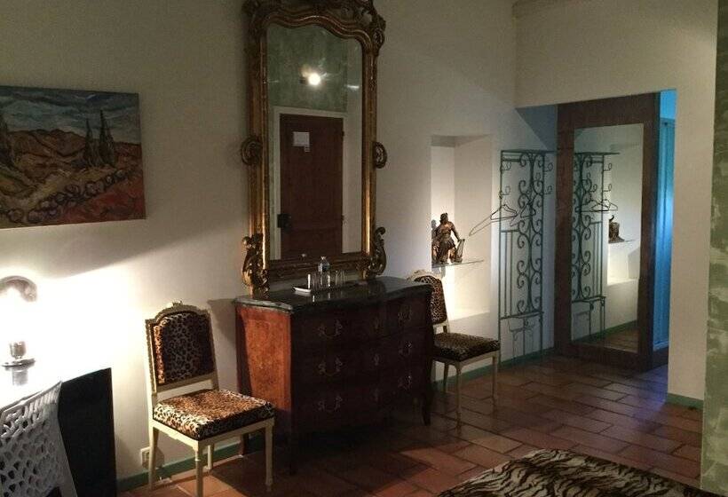 اتاق راحتی, Les Jardins Du Rebaut