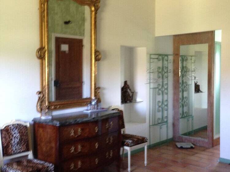 اتاق راحتی, Les Jardins Du Rebaut