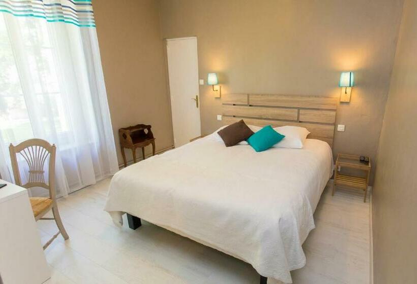 Номер Стандарт, Auberge De La Cauquiere