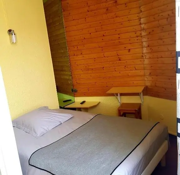 Standard Yhden Hengen Huone, Dyke