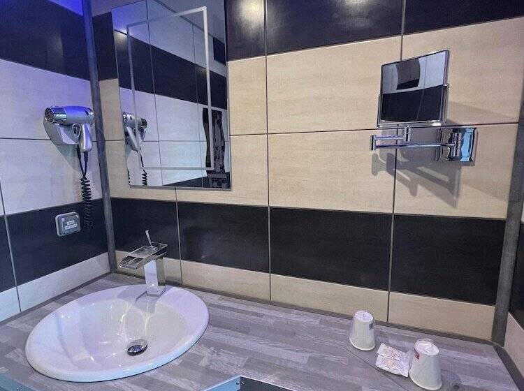 חדר קומפורט, Eqynox