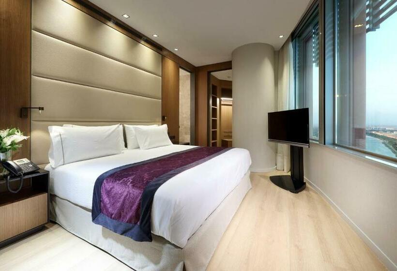سوییت جونیور, Eurostars Torre Sevilla