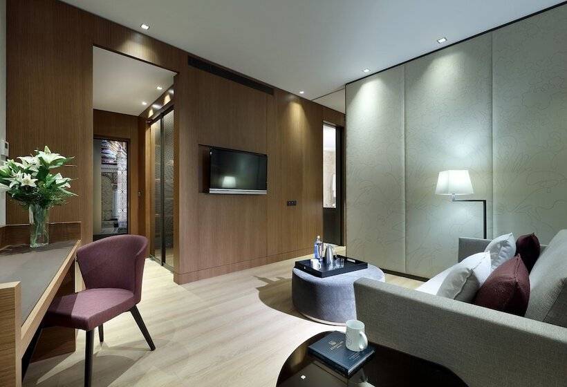 سوییت جونیور, Eurostars Torre Sevilla