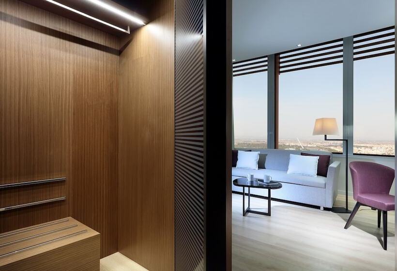 سوییت جونیور با چشم‌انداز شهر, Eurostars Torre Sevilla