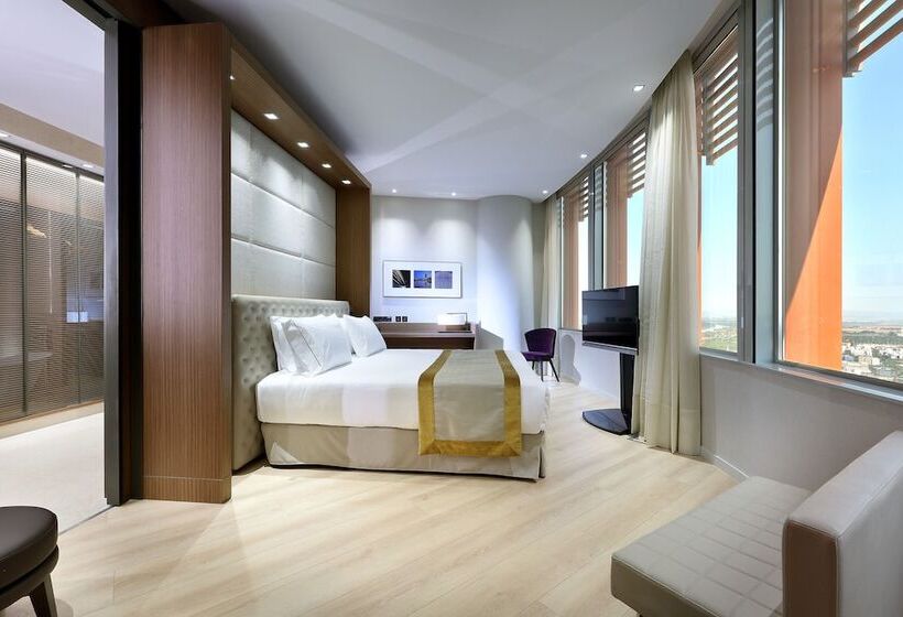 سوییت جونیور با چشم‌انداز شهر, Eurostars Torre Sevilla