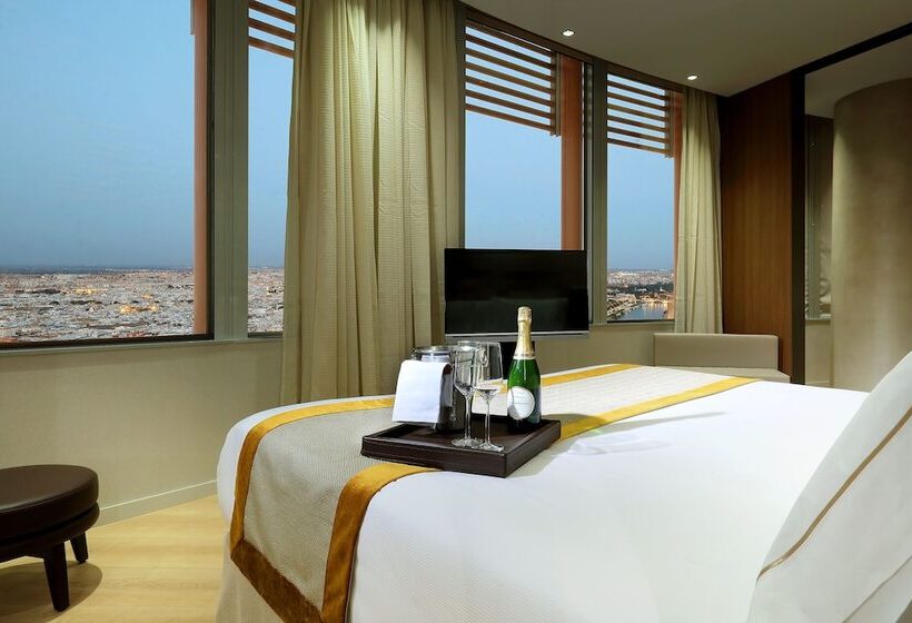 سوییت جونیور با چشم‌انداز شهر, Eurostars Torre Sevilla
