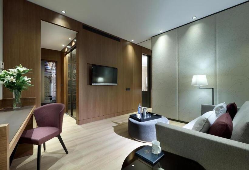 سوییت, Eurostars Torre Sevilla