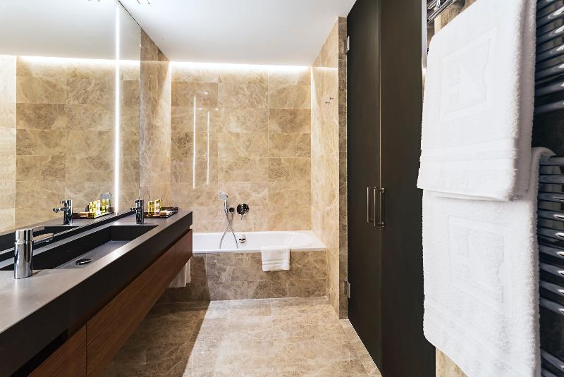 سوییت جونیور, Eurostars Torre Sevilla