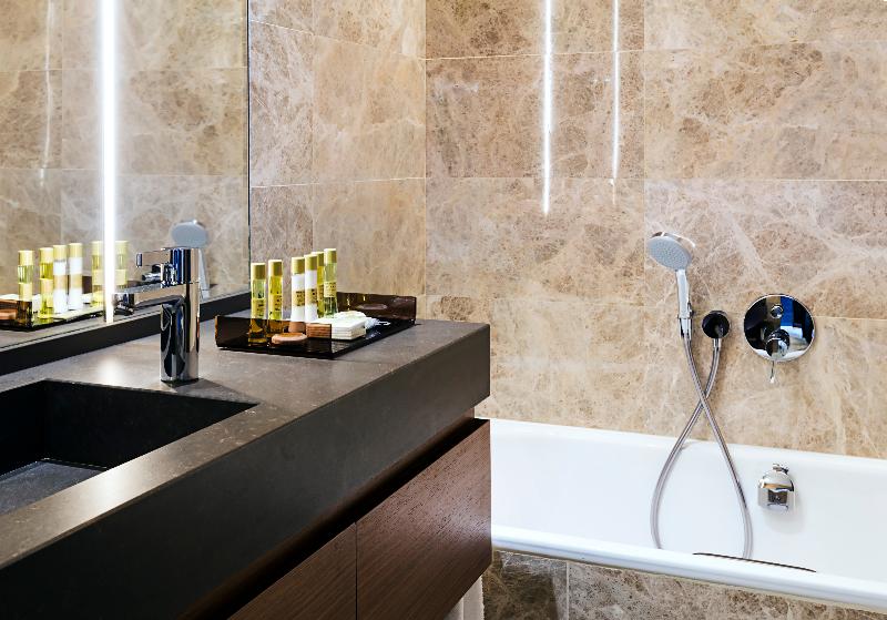 سوییت, Eurostars Torre Sevilla