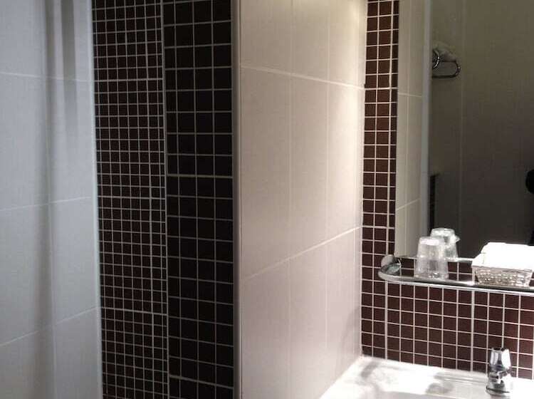 חדר סטנדרט לשלושה, Burnichon