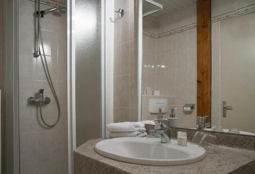 Standard Kolmen Hengen Huone, Kieffer