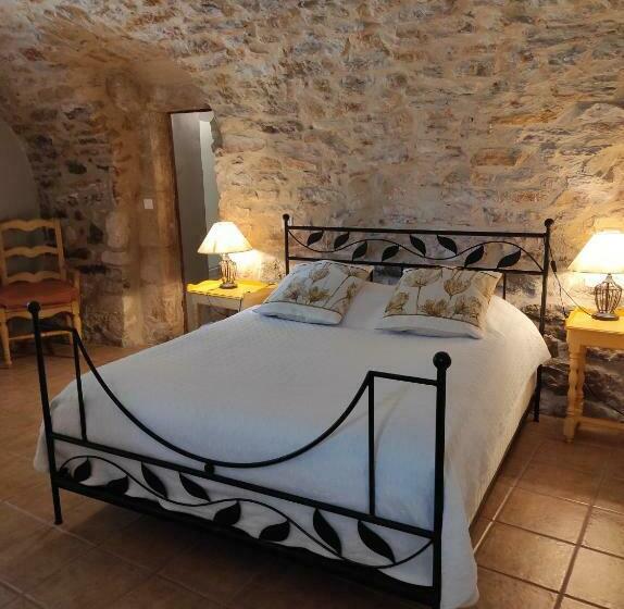 Номер Стандарт Трехместный, Logis Hôtel Restaurant Gîte La Bastide Du Vébron