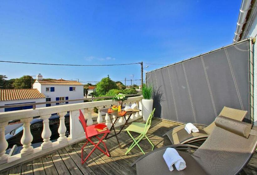 Трехместный Номер Комфорт, Logis Hôtel La Chaize