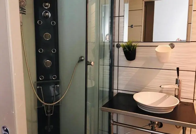 Standard-huone, L'avenue