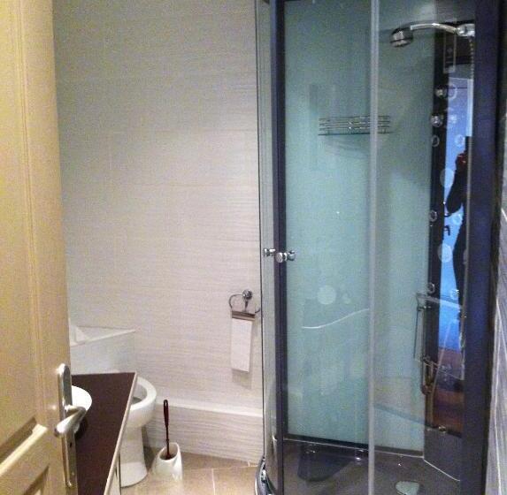 غرفة أساسية ثلاثية, L'avenue