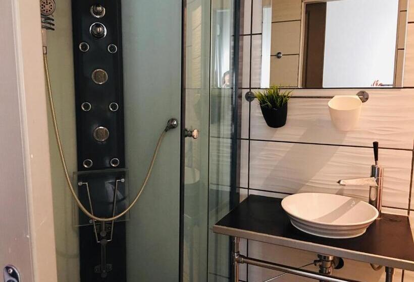 غرفة أساسية ثلاثية, L'avenue