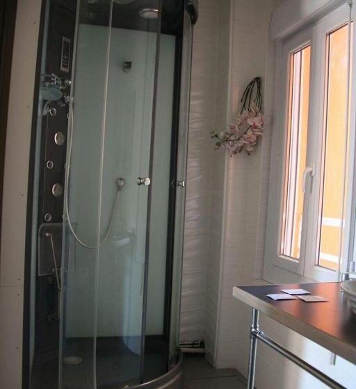 غرفة أساسية ثلاثية, L'avenue