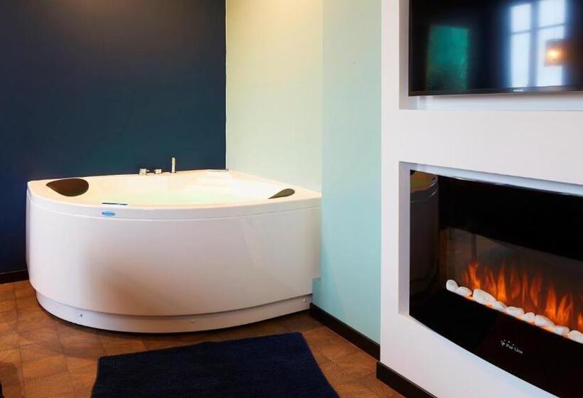 高级房间带漩涡浴缸, Logis Hôtel La Chaize