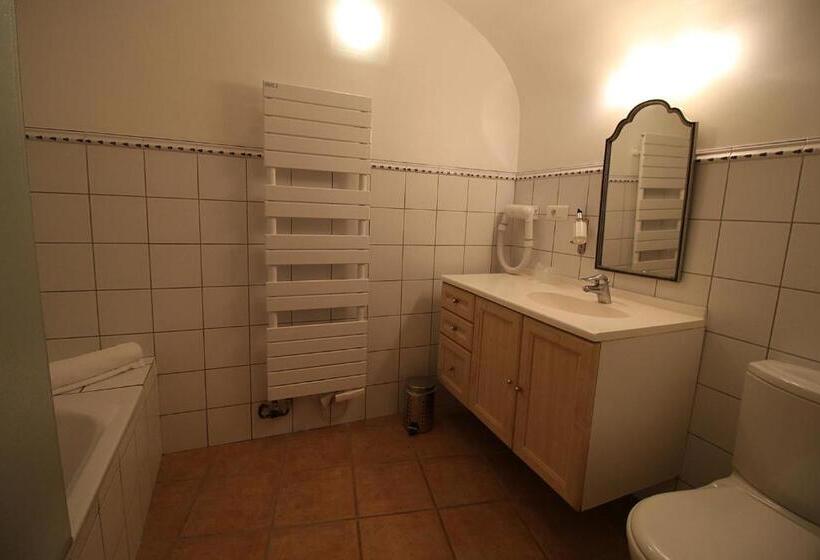 스탠다드 트리플 룸, Logis Hôtel Restaurant Gîte La Bastide Du Vébron