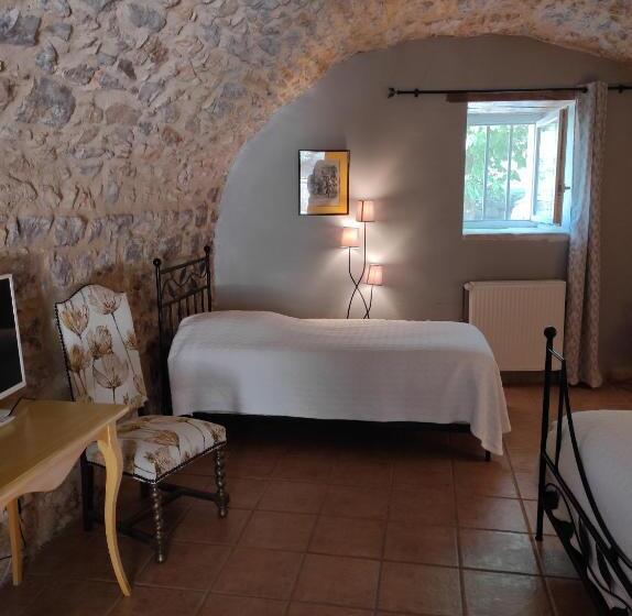 스탠다드 트리플 룸, Logis Hôtel Restaurant Gîte La Bastide Du Vébron