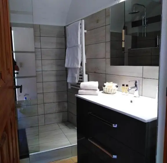 １階の１ベッドルームアパートメント, Logis Hôtel Restaurant Gîte La Bastide Du Vébron