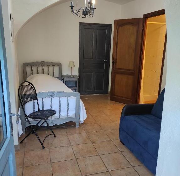 스탠다드 트리플 룸, Logis Hôtel Restaurant Gîte La Bastide Du Vébron