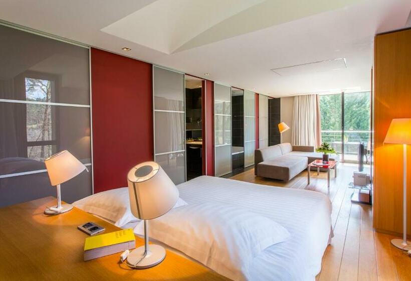 جناح جونيور, Restaurant Hôtel L'arnsbourg