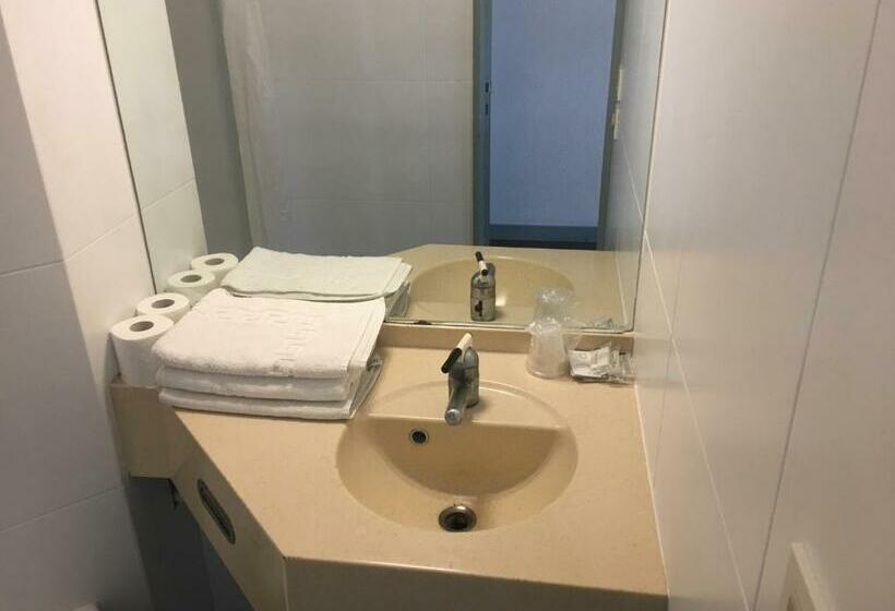 חדר סטנדרט לארבעה, Hôtel Motelia