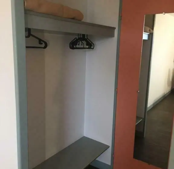Standard Neljän Hengen Huone, Hôtel Motelia