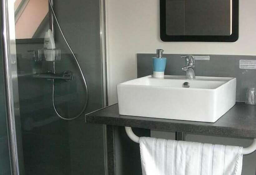 컴포트 룸, A La Maison Du Héron