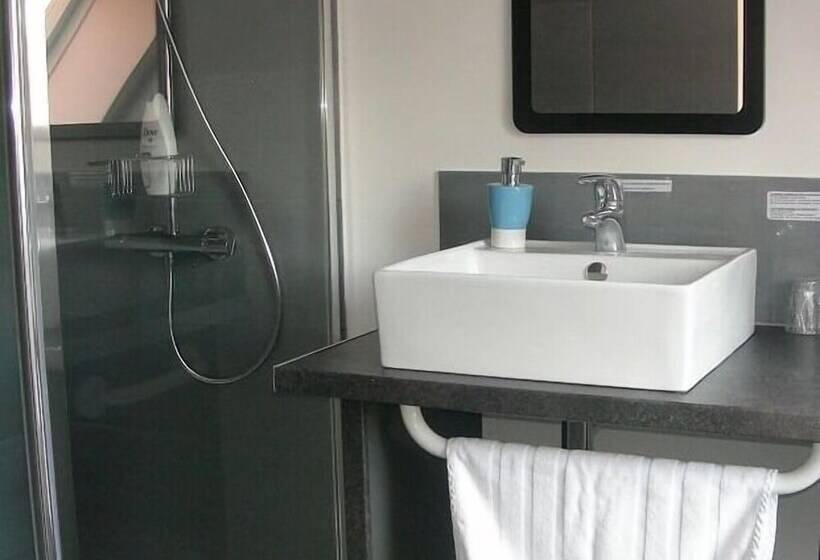 컴포트 룸, A La Maison Du Héron