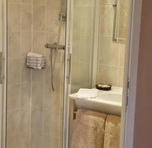 Standard Yhden Hengen Huone, Auberge Du Grand Chene