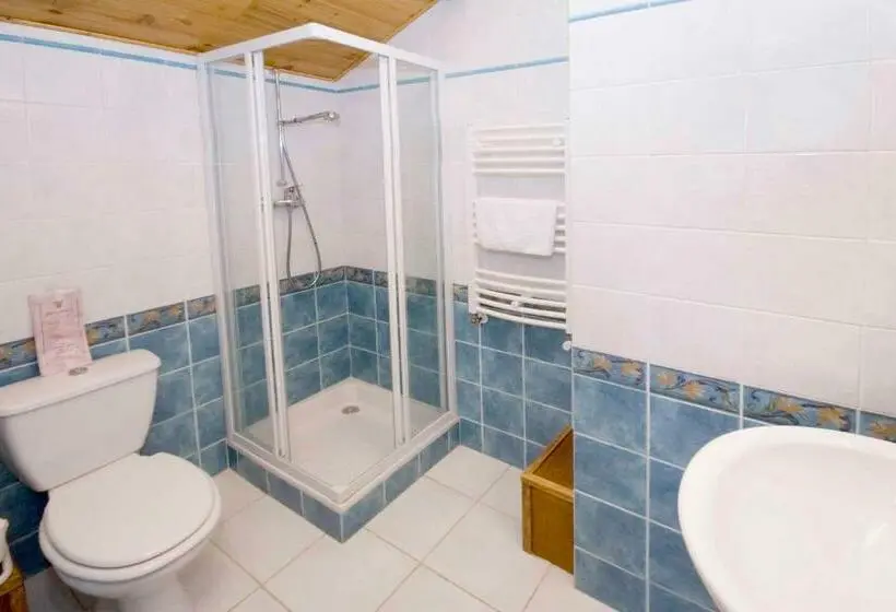 Standard Neljän Hengen Huone, Hôtel Alpis Cottia
