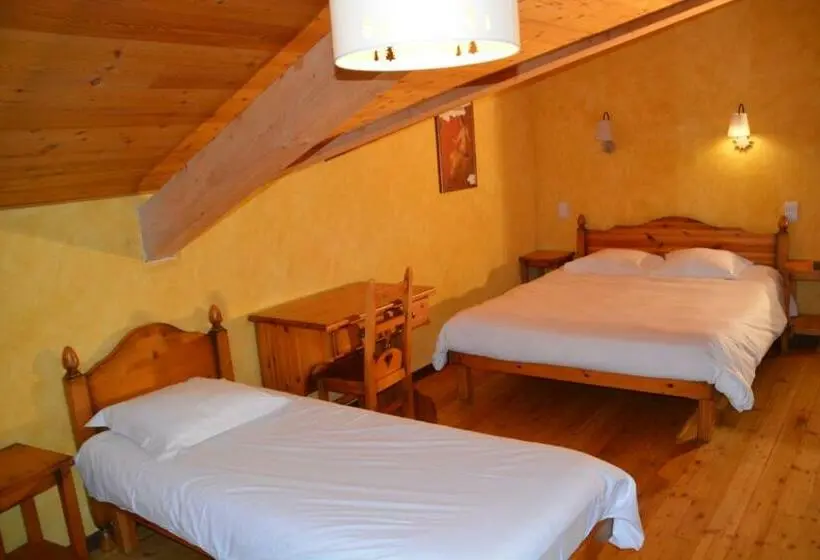 Standard Neljän Hengen Huone, Hôtel Alpis Cottia