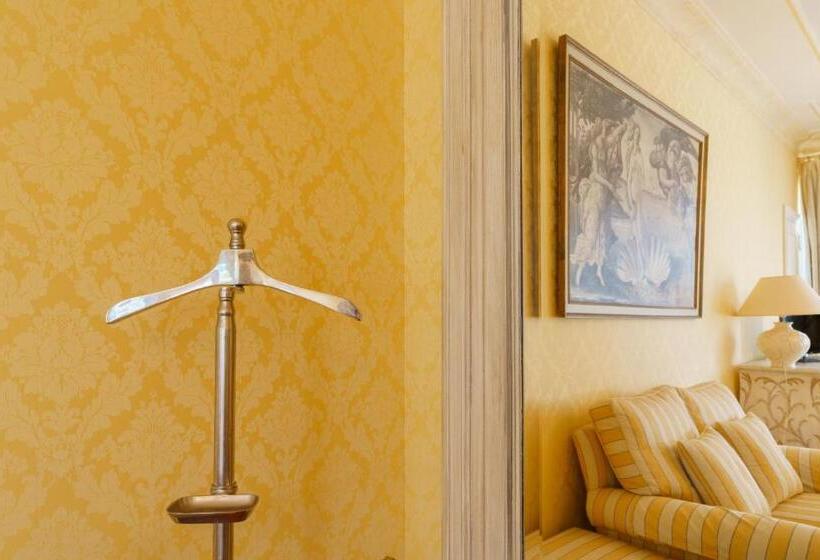 Люкс, Hôtel De Margaux